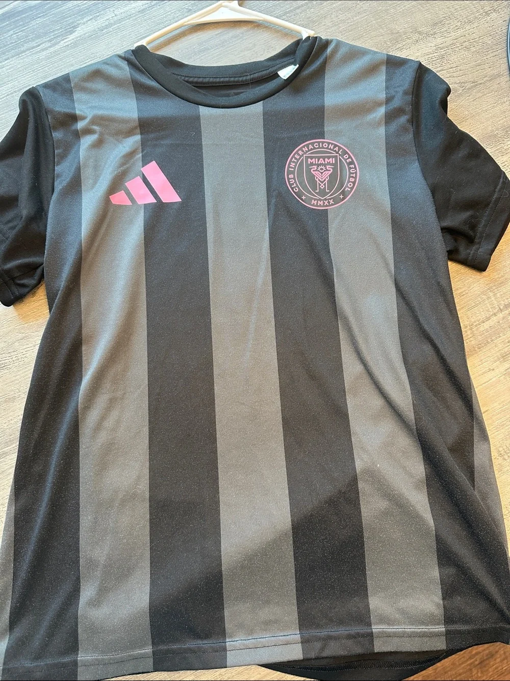 Men’s size medium Messi adidas jersey type shirt